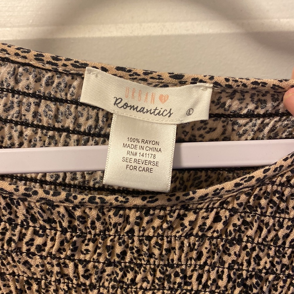 Urban Romantics Size L Women’s Short Sleeve Top - Picture 2 of 3